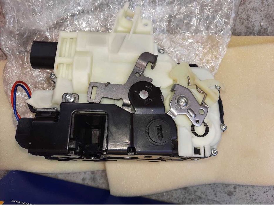 Încuietoare ușa spate VW Golf/Passat, Skoda Octavia