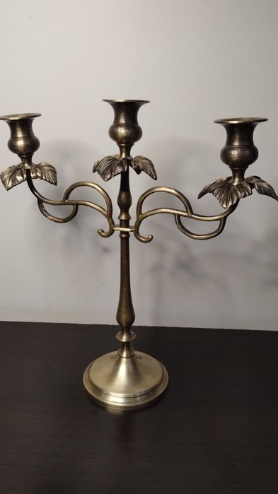 Много красив свещник за 3 свещи. Месинг.