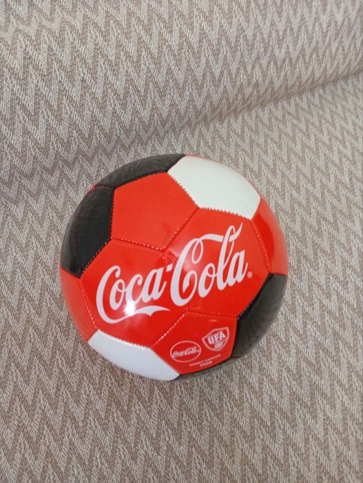 Футбольный мяч coca cola