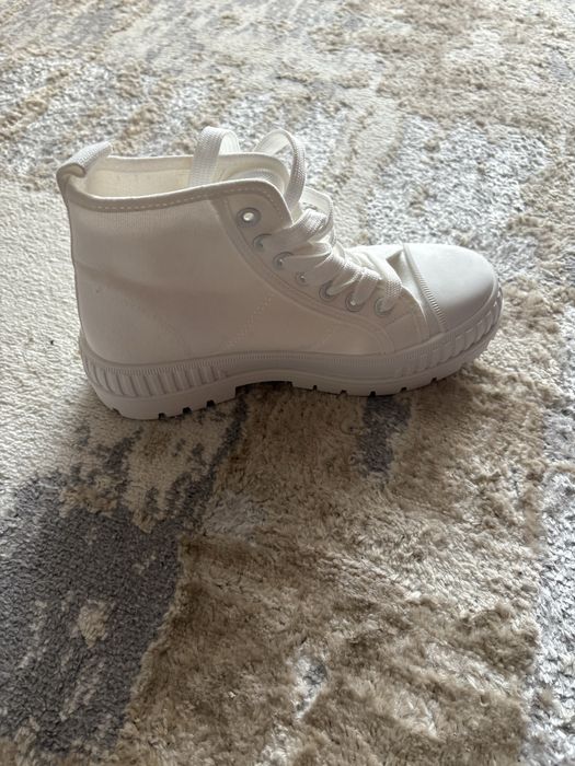 На весну кроссовки