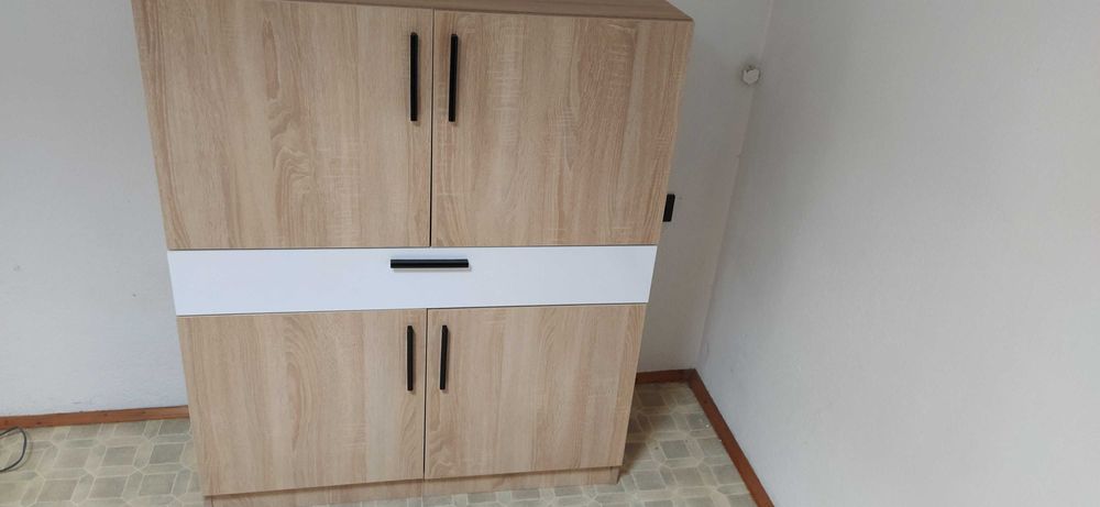 Скрин Сонома и бял гланц