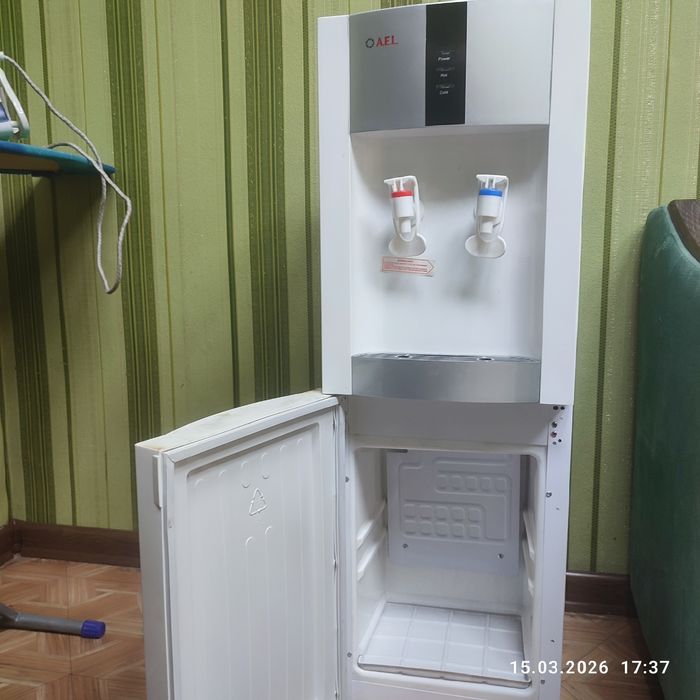 Кулер для воды  A.E.L