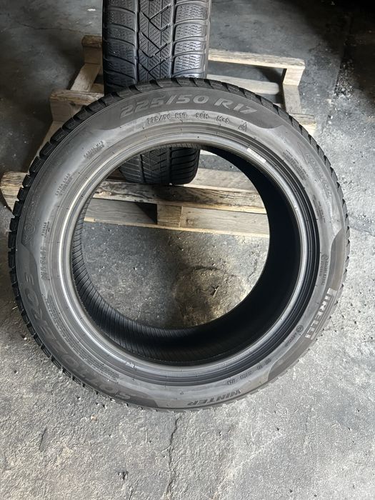 2 anvelope iarna 225/50/17 Pirelli Runflat 2024!
