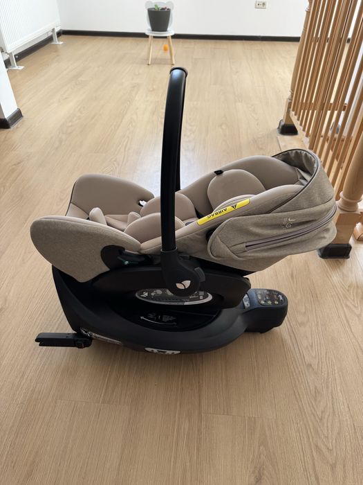 Vând scoică pentru bebeluși JOIE cu baza ISOFIX 360