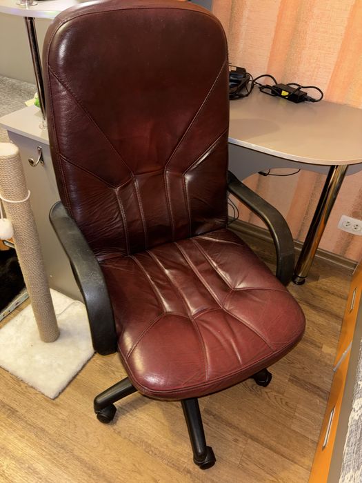 Кресло кожанное