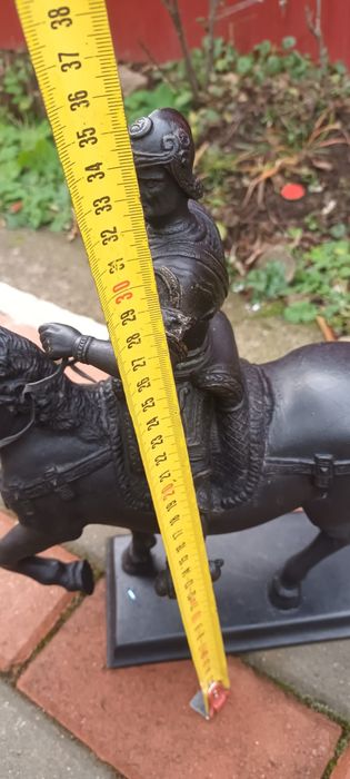 Statuie veche din Bronz