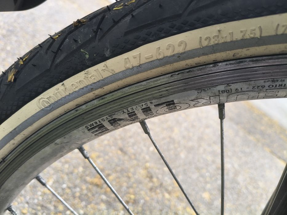 Bicicletă Trekking roți 28 și transmisie nouă.