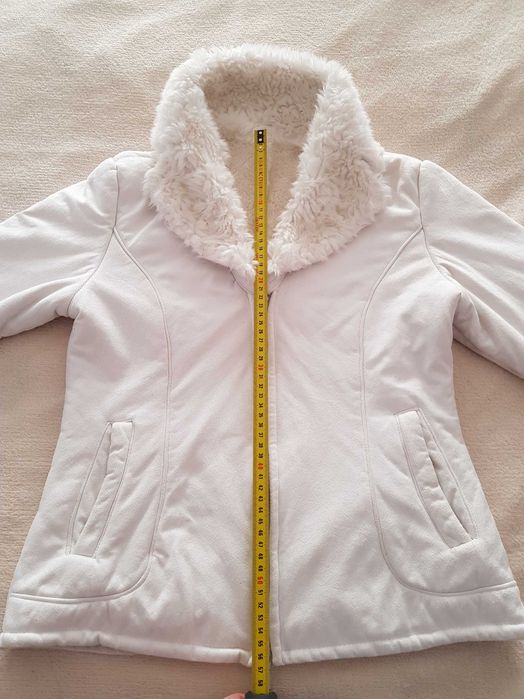 Geaca alba cu blanita, marimea 36 / S