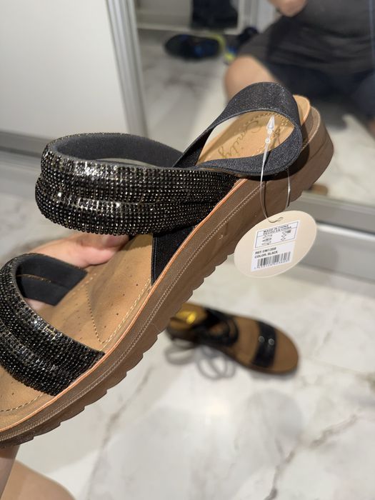 Сандали летние ,кожанные со стразами