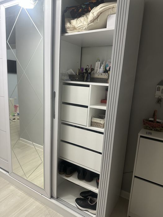 Шкаф большой вместительный