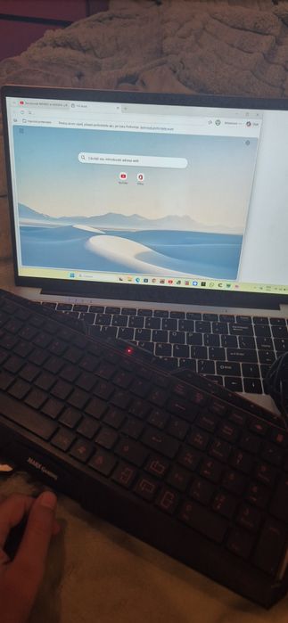 Laptop AMI. aproape nou. Vine cu tastatura de gaming si incarcator