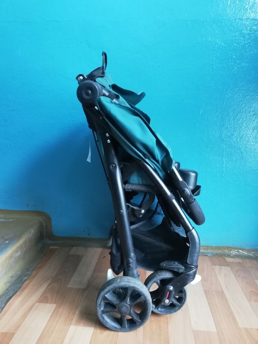Продам прогулочную коляску Joie