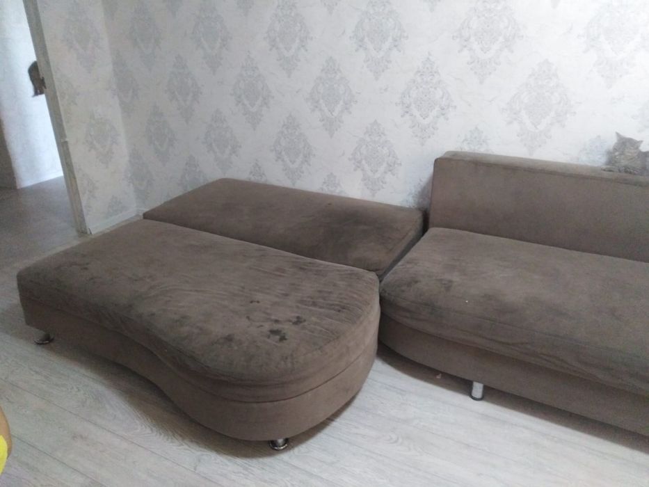 Отдам диван за вкусняшки детям