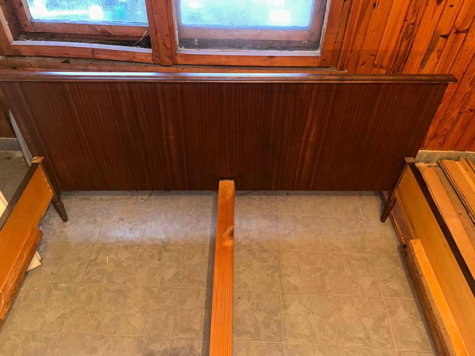 Дървена спалня / легло – като ново, неупотребявано.