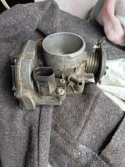 Продавам Дроселова клапа Vw Audi Skoda Seat 1.6i 100-125к.с. (96-07)