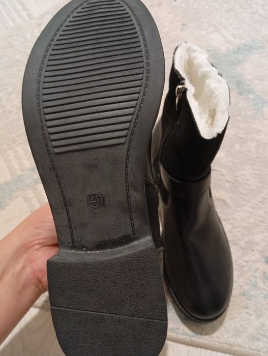 Ботинки женские продам