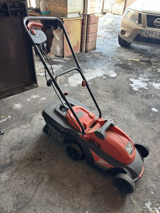 Газонокосилка электрическая