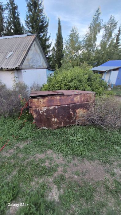 Отдам  бак металлический