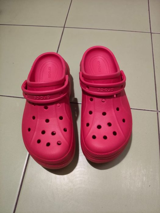 Crocsi noi nouti