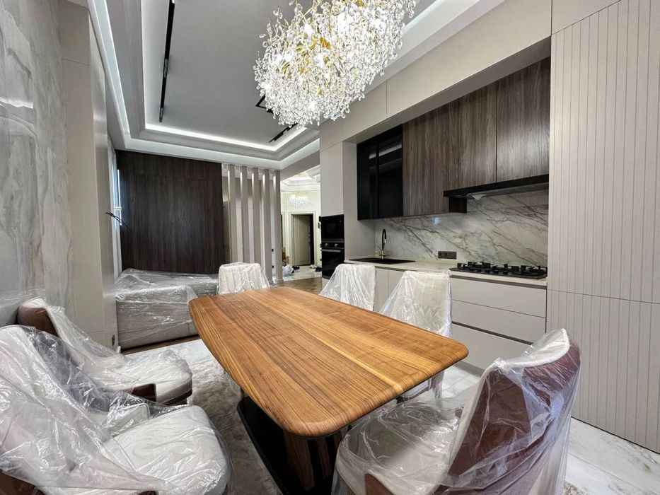 Жк Казахстан-Сдается новая 3-х комнатная в элит комплексе!