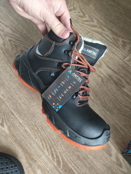 Продам обувь спец одежда новая 43 ,