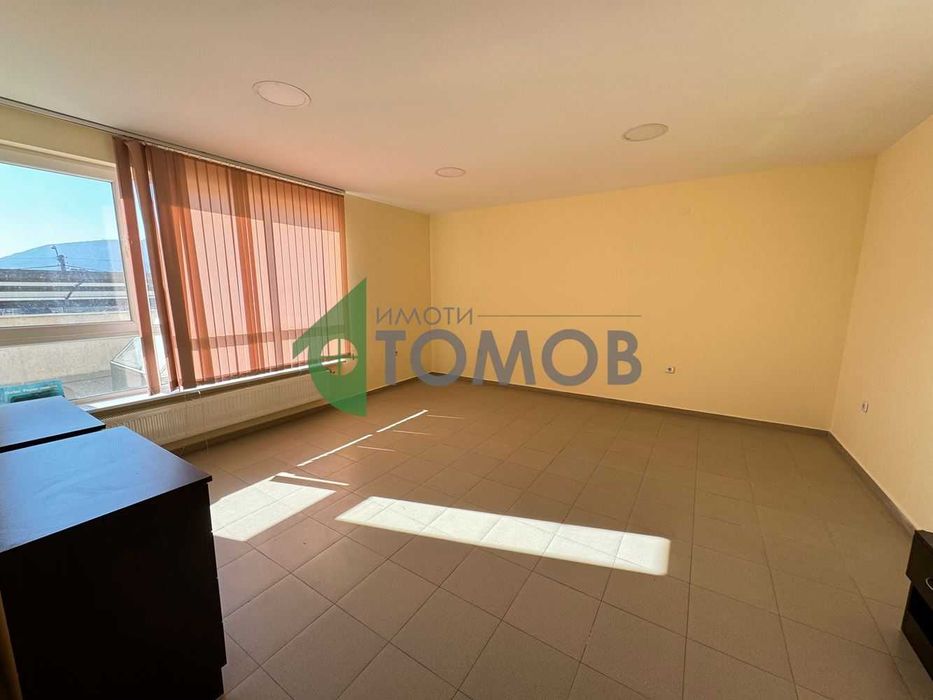 Продава се Тристаен апартамент в Шумен, Център - 155 кв.м за 904 €/кв.м - Снимка #4