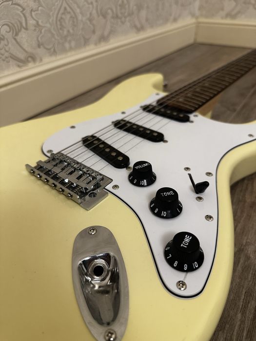 Продается гитара и комбоусилитель