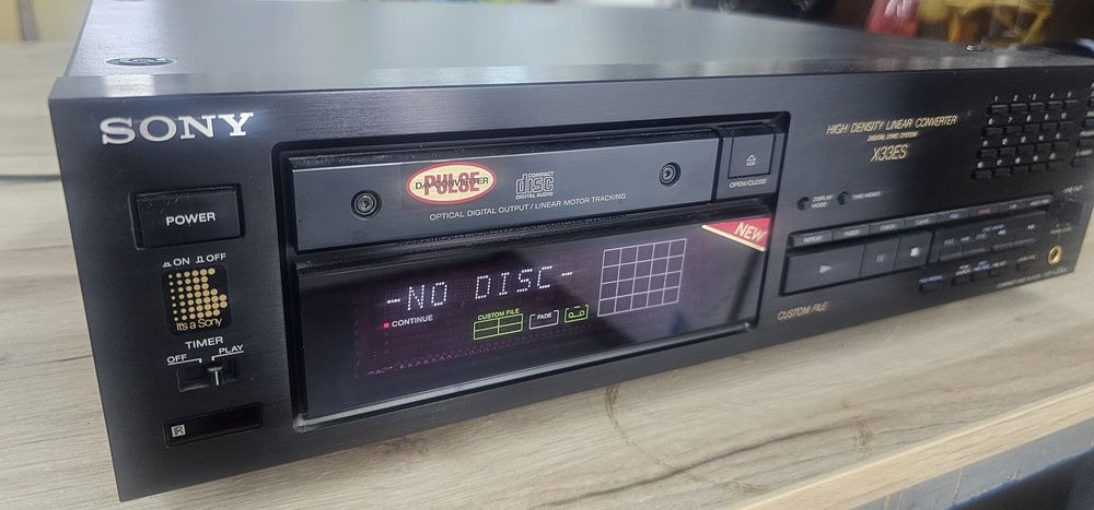 Vând CD Player Sony X33ES