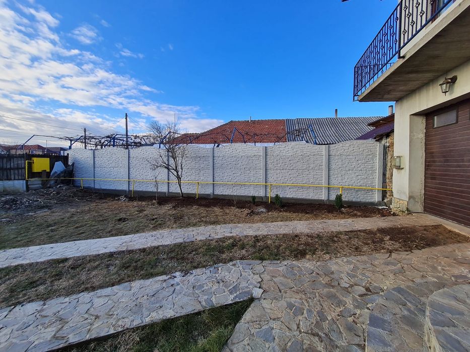 Gard beton plăci și stâlpi