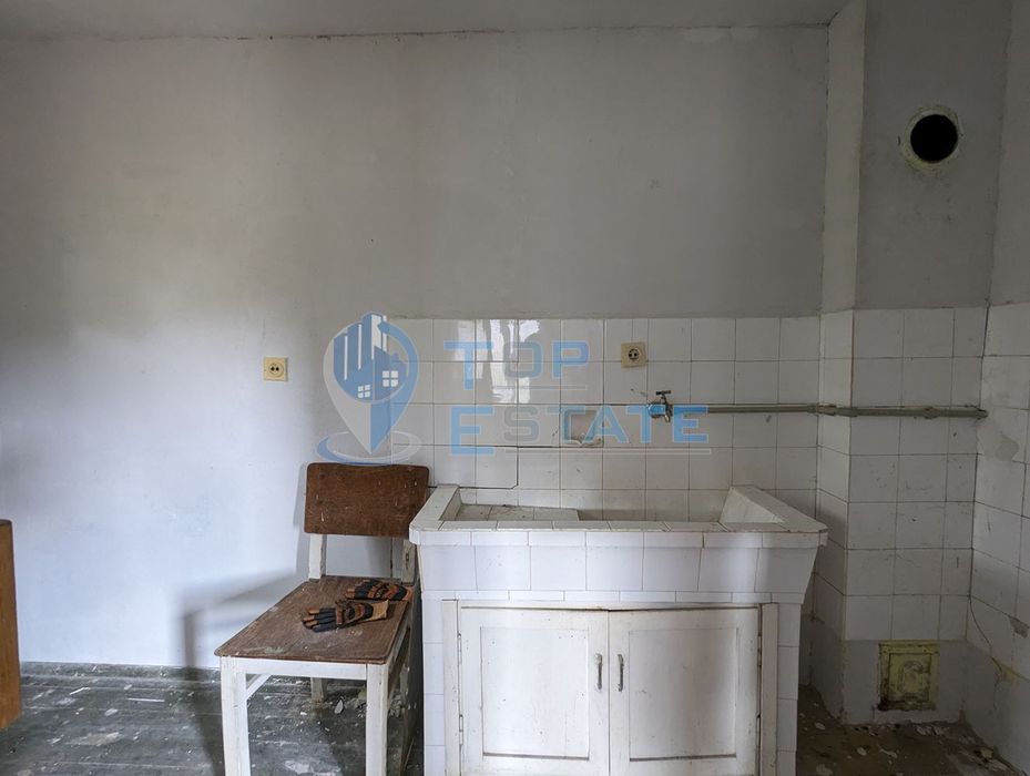 Къща с голям двор в село Вонеща вода