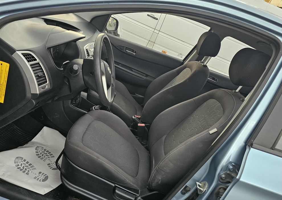 Hyundai i20  1.2 Benzină  An 2010