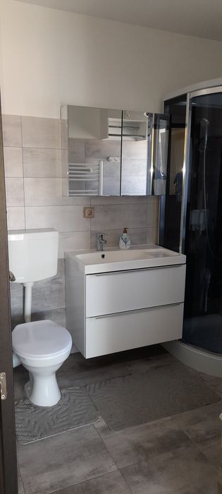 Închiriez apartament