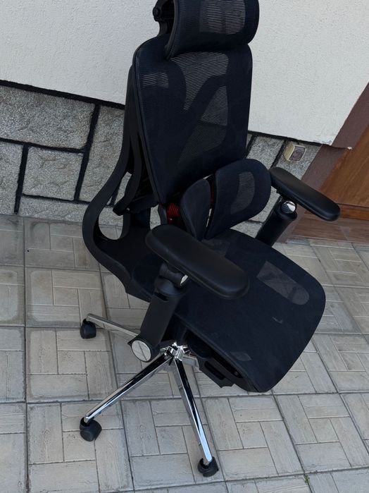 Scaun ergonomic de birou, model modern și confortabil, ideal pentru home office, birou sau lucru îndelungat.