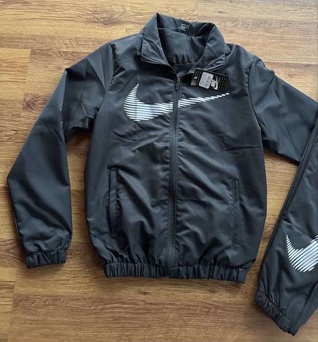 Мъжки,шушлеков,черен екип Nike с бродирано лого