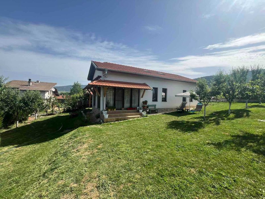 Продава се Къща в Велинград - 165 кв.м за 1200 €/кв.м - Снимка #1