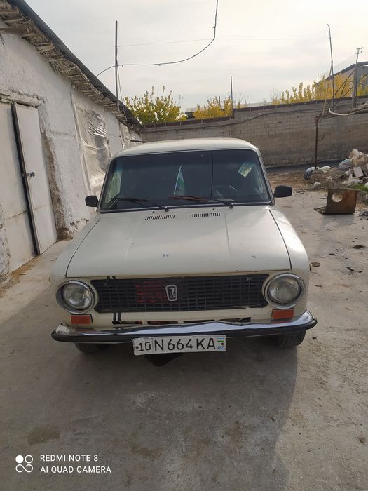 Vaz 01 sotiladi 1500$