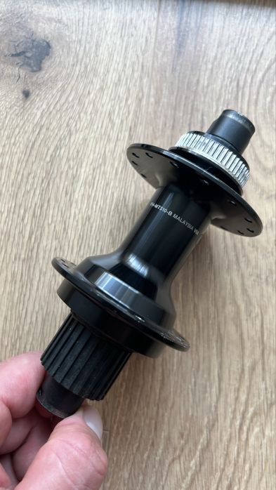 Butuc spate shimano mt510-B / disc shimano center lock 180 rt64