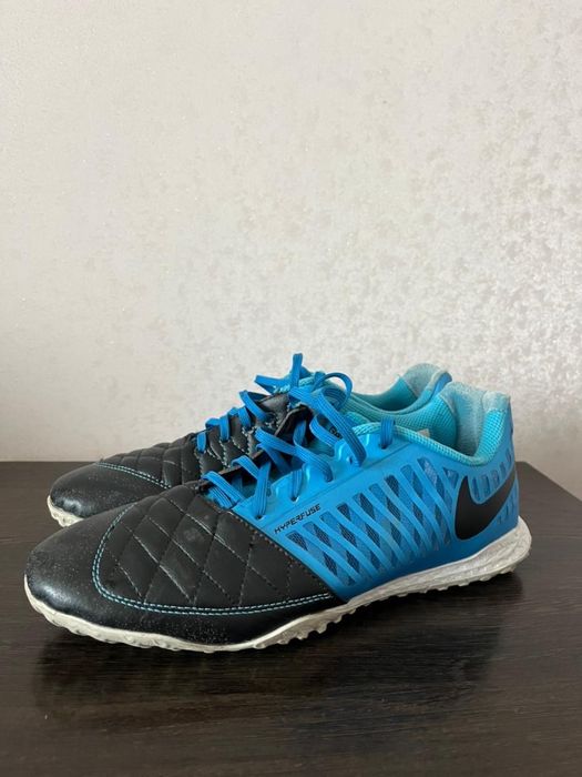 Продам футбольные сороконожки