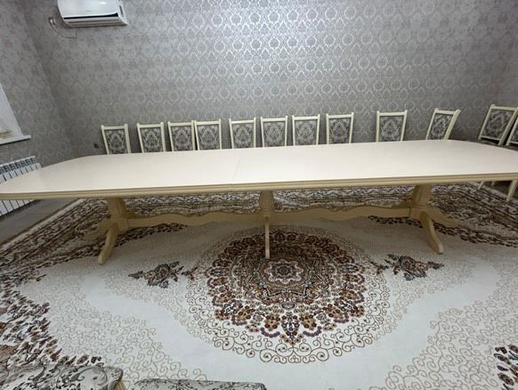 Гостинный стол, стулья