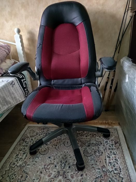 Продам коврики новые. И стул