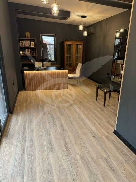 Продава се Офис в Стамболийски - 1200 кв.м за 734 €/кв.м - Снимка #4