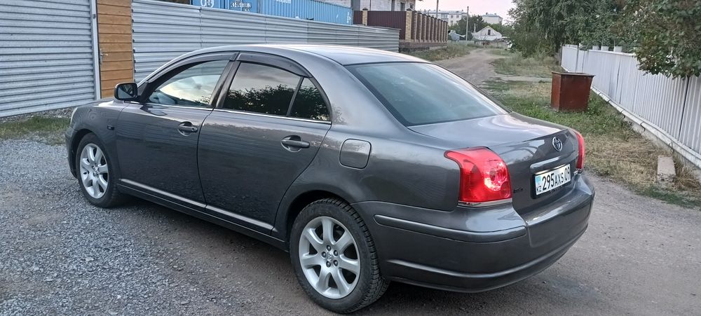 Тойота Авенсис .
