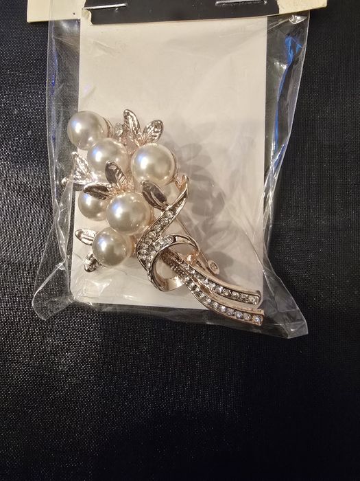 Красива брошка !