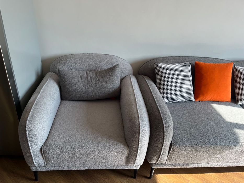 Диван с двумя креслами