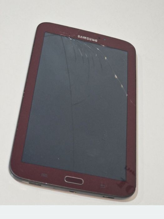 Tableta Samsung cu display fisurat, funcționala
