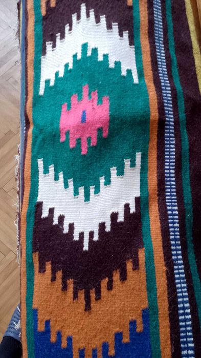 Vand 2 covoare traditionale autentice din lana, tesute manual la razboi, model oltenesc pret 1.500 lei