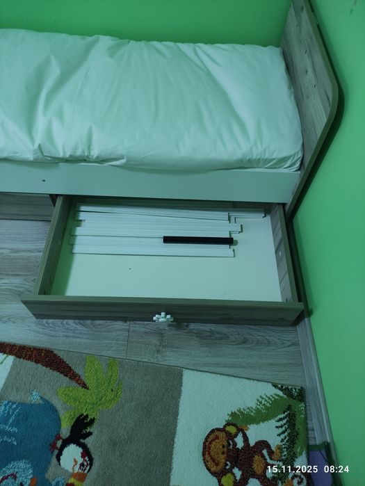 Детско легло с матрак плюс подарък.