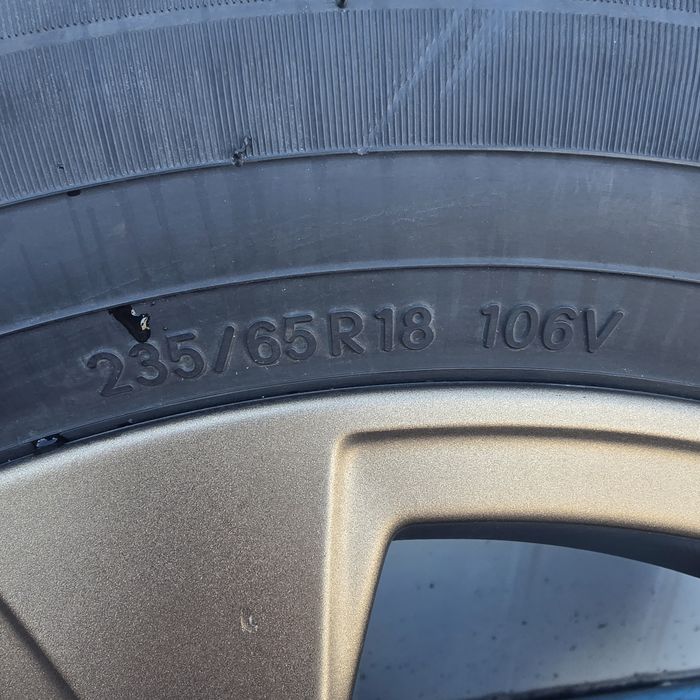 Шины с дисками в отличном состояние