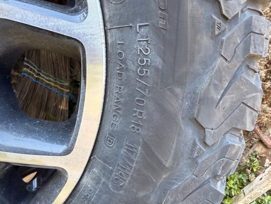 Джанти и гуми за Форд LT255/70/R17 - 6X135