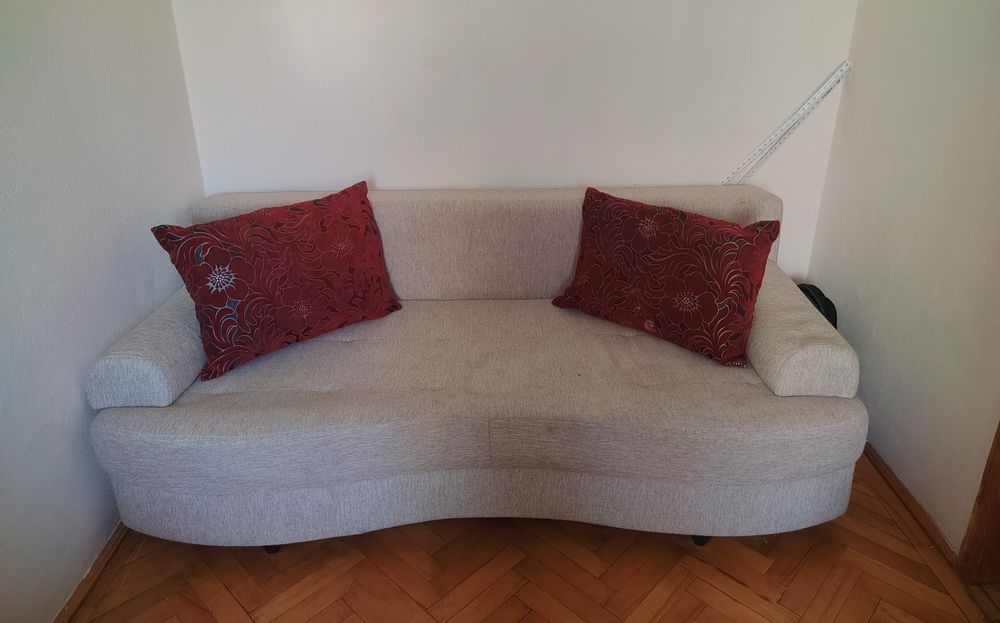 Vând canapea extensibila in stare foarte buna